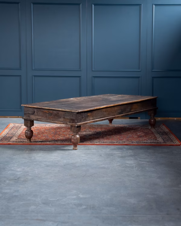 Origineel Indisch Ligbed Omgetoverd tot Prachtige Salontafel