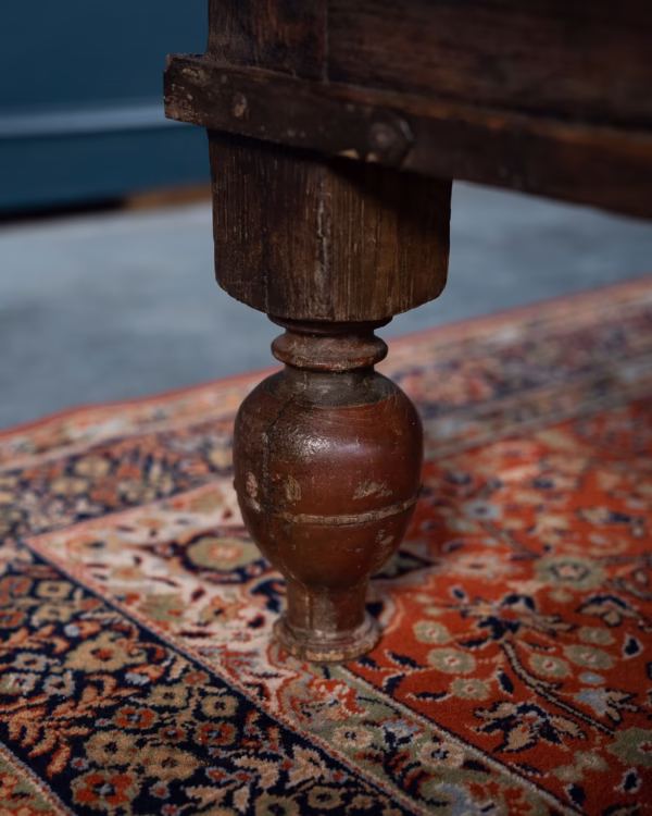 Origineel Indisch Ligbed Omgetoverd tot Prachtige Salontafel